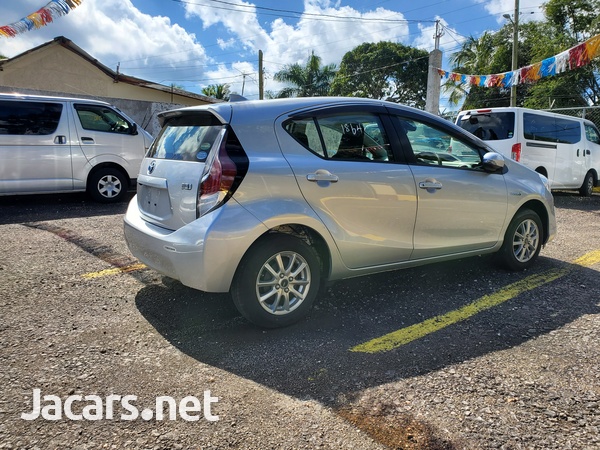 Toyota Aqua 1,5L 2016-15