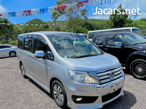 Honda Stepwgn Spada 2,0L 2014-10