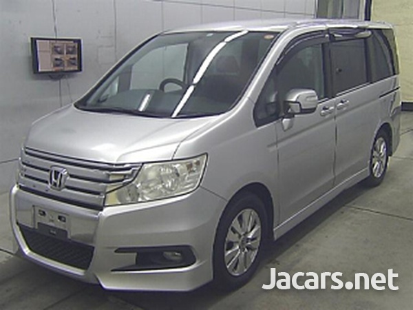 Honda Stepwgn 2,0L 2013-8