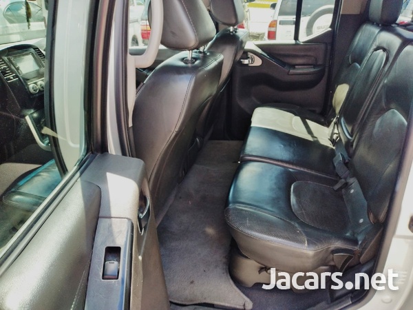 Nissan Navara 2,4L 2010-7