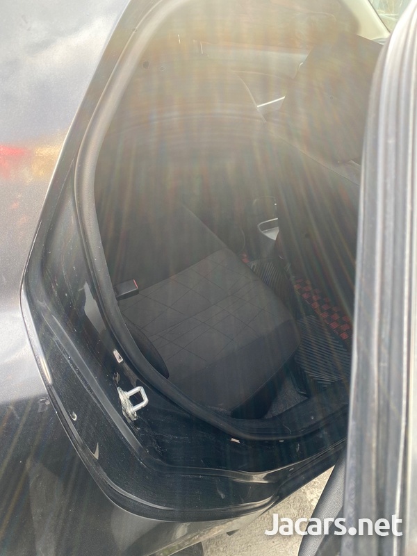 Mazda Demio 1,3L 2013-7