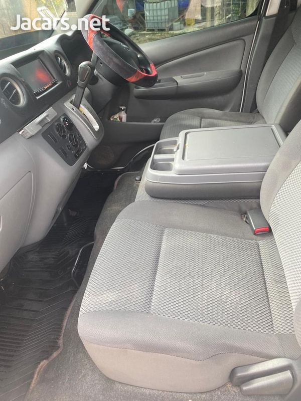 Nissan Caravan 2,5L 2011-6