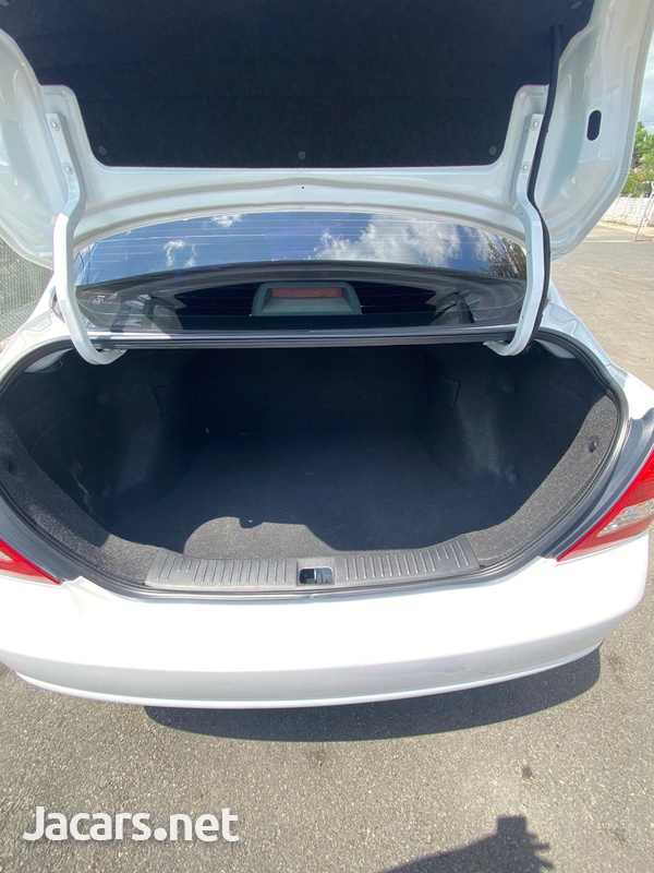 Nissan Tiida 1,5L 2012-7