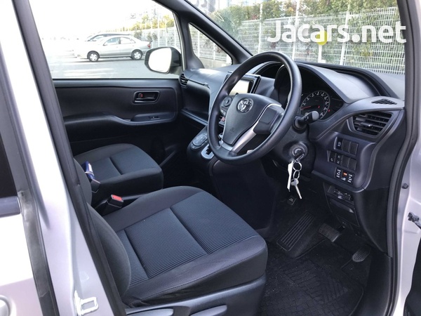 Toyota Voxy 2,0L 2016-8