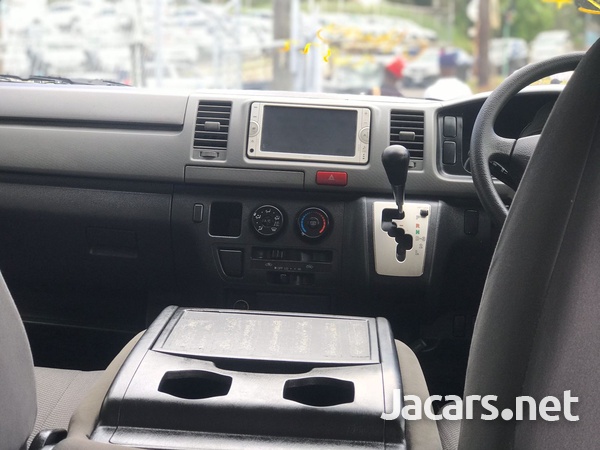 Toyota Hiace 2,5L 2012-6