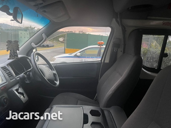 Toyota Hiace 2,0L 2013-10