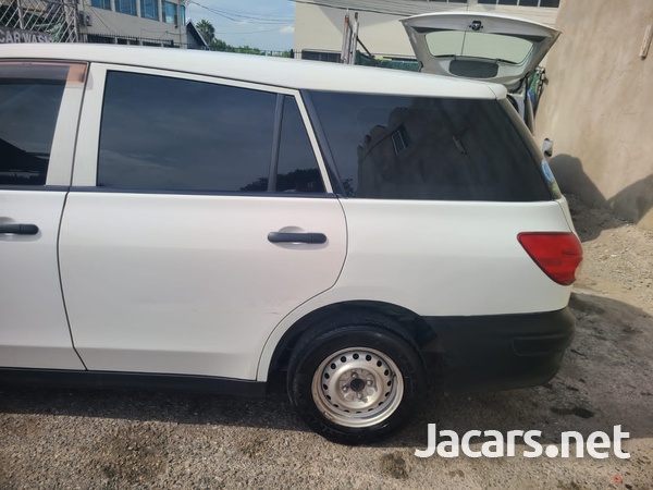 Nissan AD Wagon 1,5L 2014-4