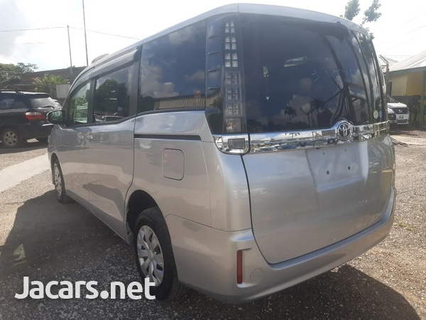 Toyota Voxy 2,0L 2014-3