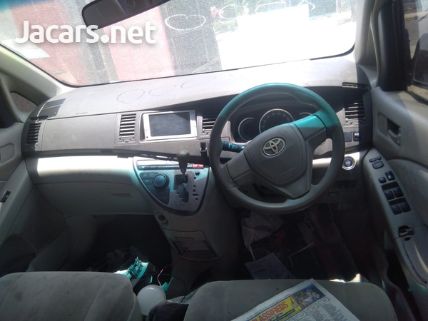 Toyota Isis 1,8L 2011-7