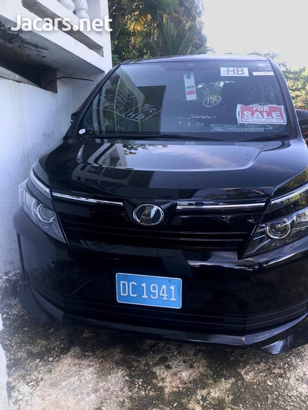 Toyota Voxy 2,0L 2015-1
