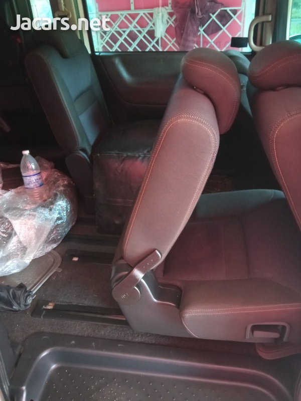Nissan Serena 2,0L 2010-6