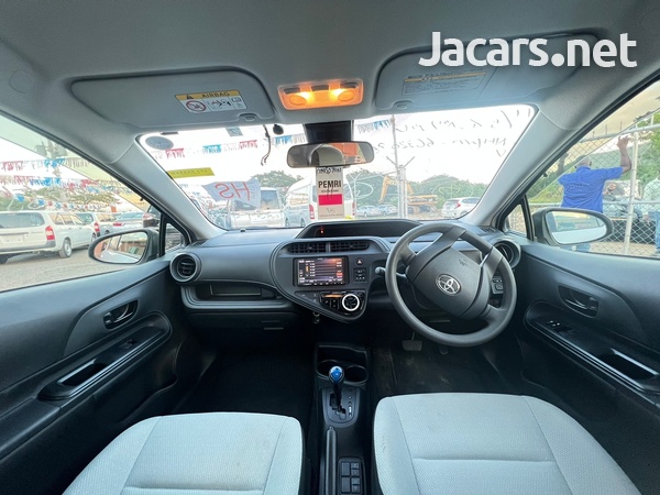 Toyota Aqua 2,5L 2017-4