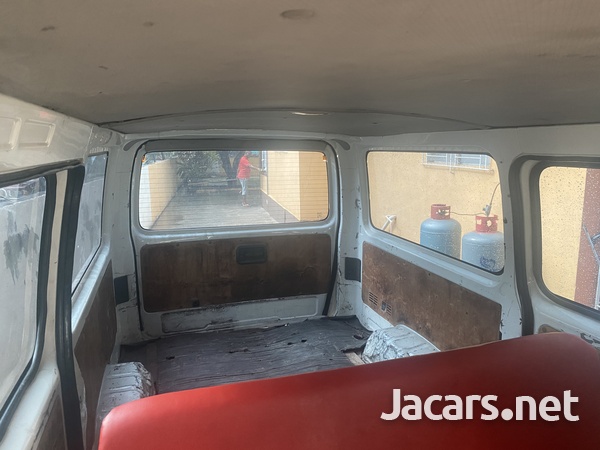 Toyota Hiace 2,0L 2012-6