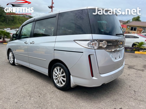 Mazda Biante 2,0L 2011-3