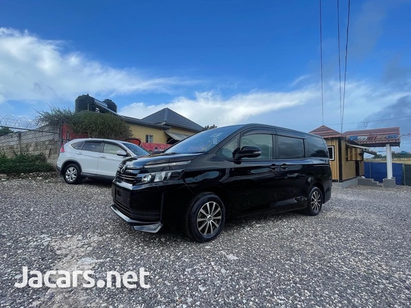 Toyota Voxy 2,0L 2016-5