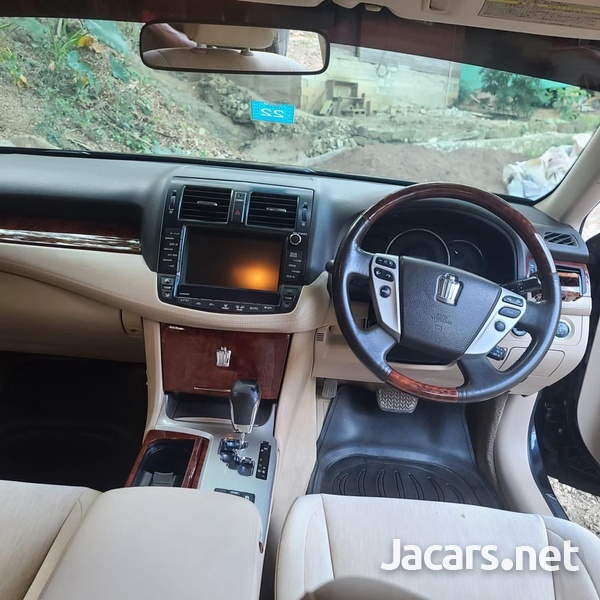 Toyota Crown 2,5L 2012-4