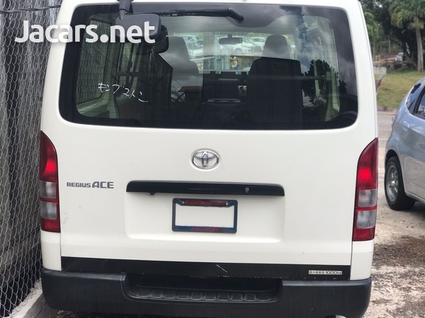 Toyota Hiace 2,5L 2012-3