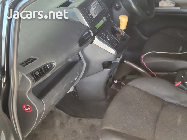 Toyota Wish 1,8L 2010-8