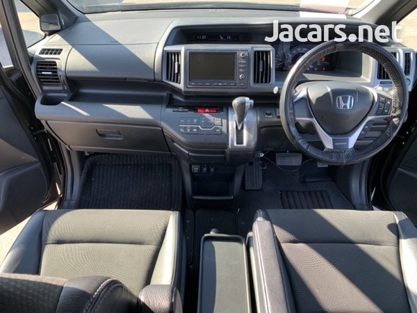 Honda Stepwgn Spada 2,0L 2012-5