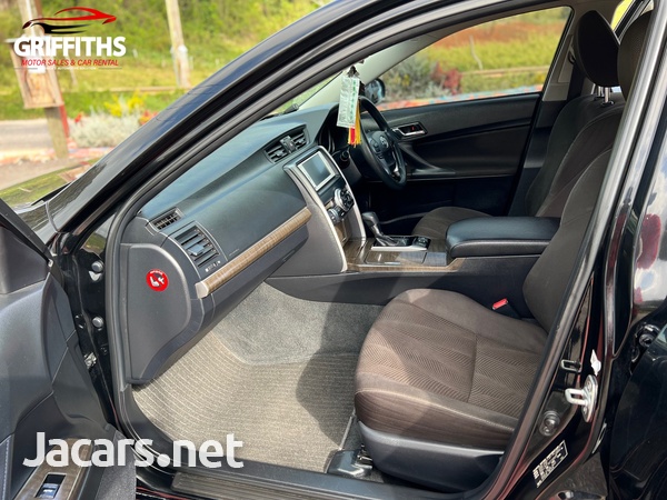 Toyota Mark X 2,5L 2013-6