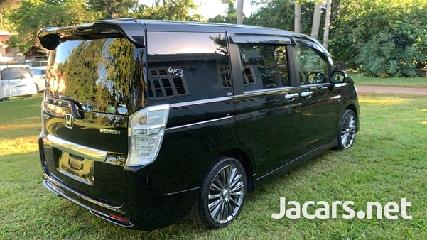 Honda Stepwgn Spada 2,0L 2013-3