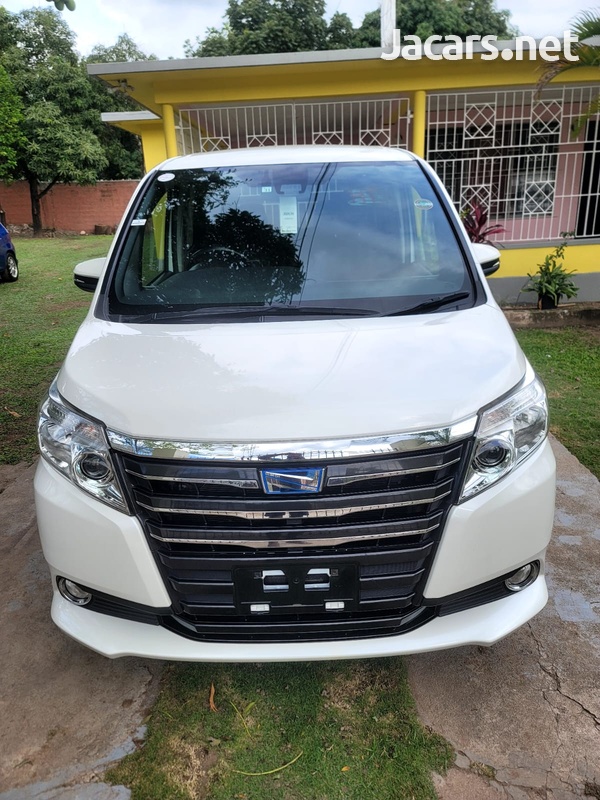 Toyota Noah 2,0L 2016-9