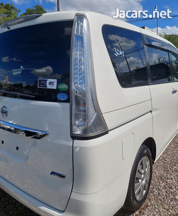 Nissan Serena 2,0L 2013-5