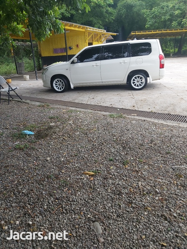 Toyota Probox 1,5L 2016-1