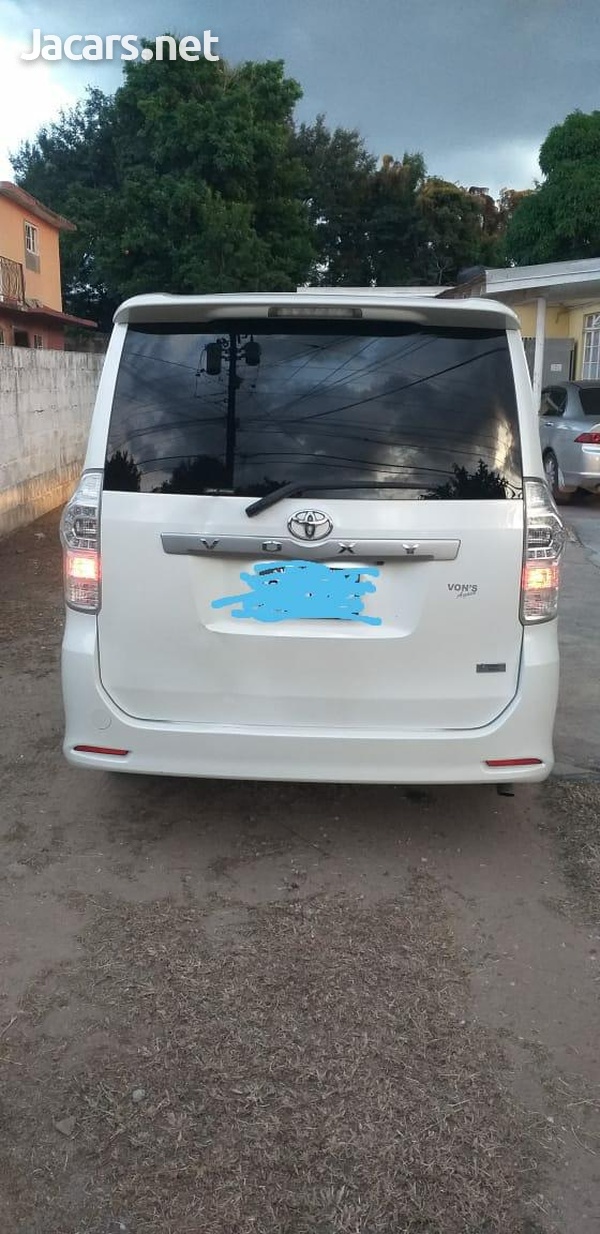 Toyota Voxy 2,0L 2011-1