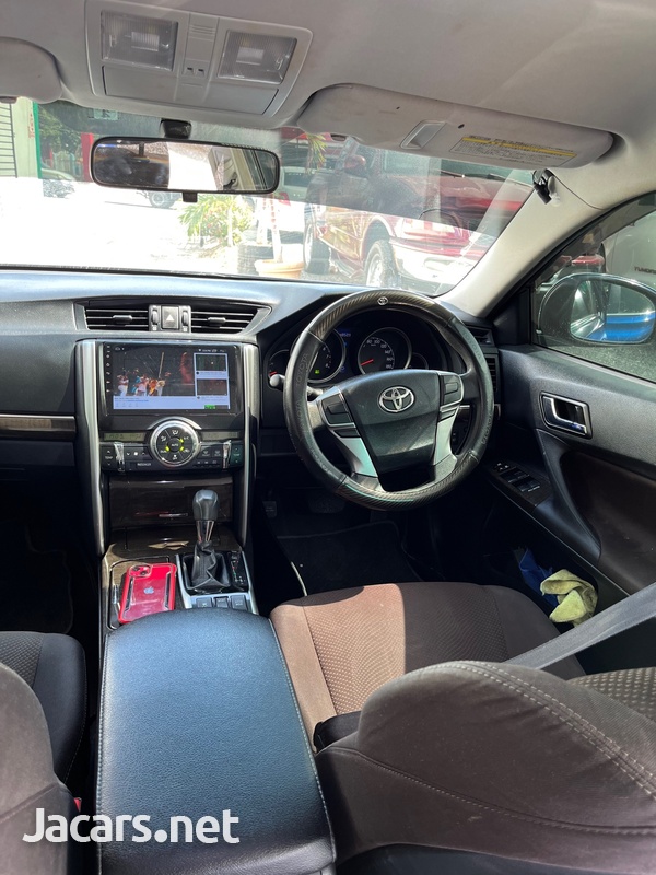Toyota Mark X 2,5L 2013-5