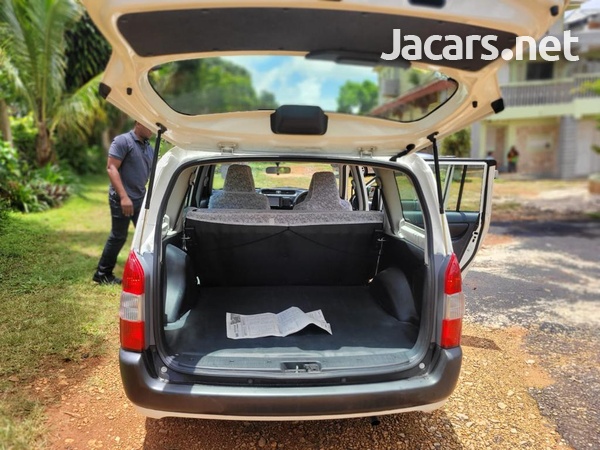 Toyota Probox 1,5L 2017-10