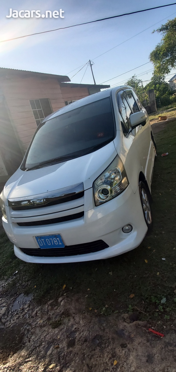 Toyota Noah 2,5L 2010-12