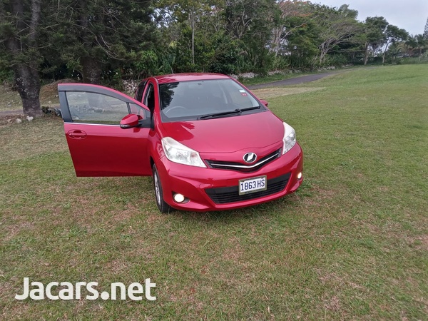 Toyota Vitz 1,3L 2013-4