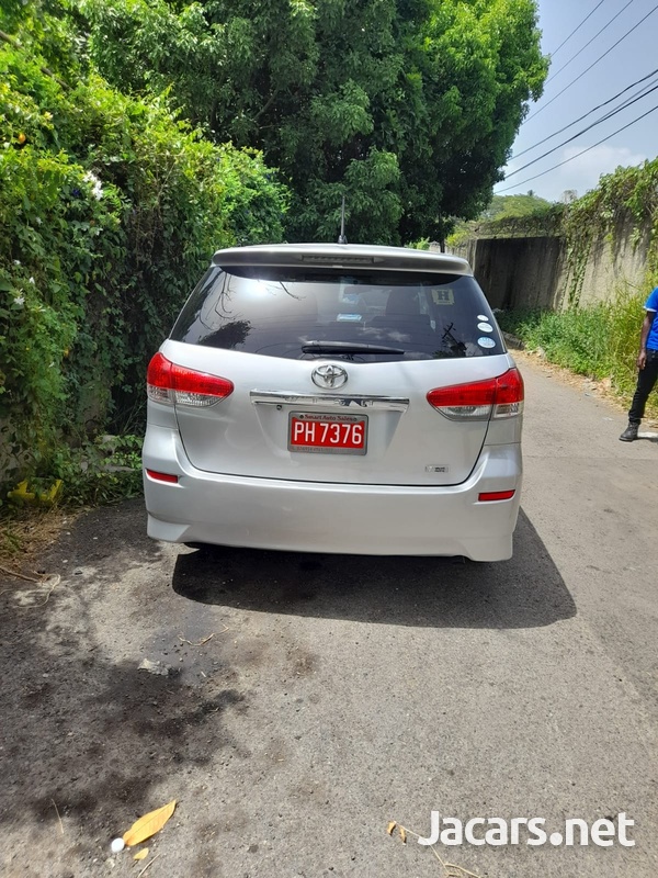 Toyota Wish 2,0L 2011-3