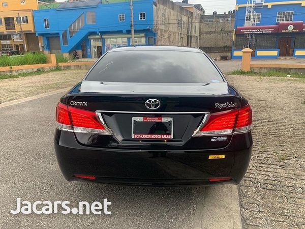 Toyota Crown 2,5L 2014-3