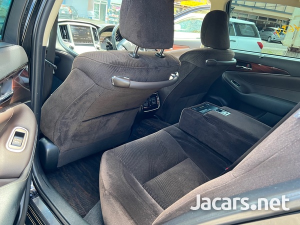 Toyota Crown 2,5L 2015-8