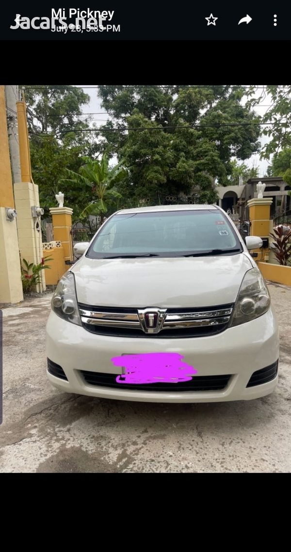 Toyota Isis 2,0L 2012-1
