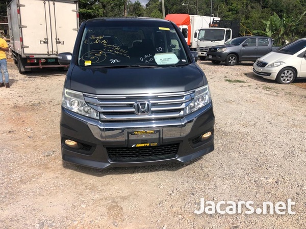 Honda Stepwgn Spada 2,0L 2013-2