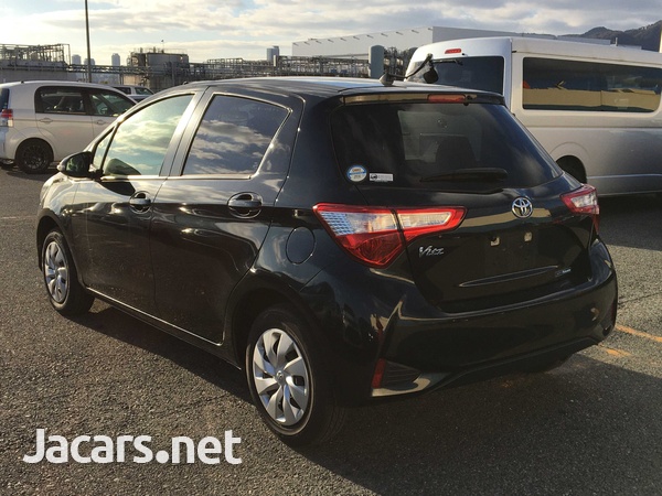 Toyota Vitz 1,0L 2019-6