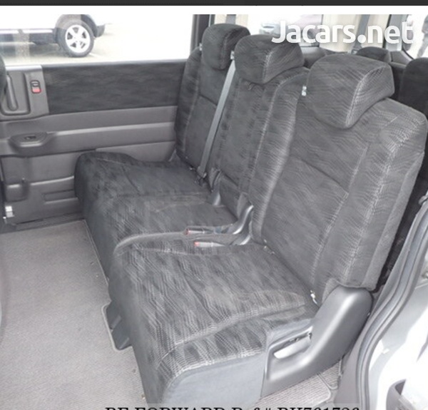 Honda Stepwgn 2,0L 2013-6