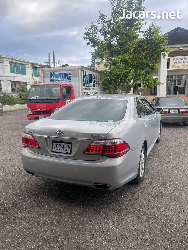 Toyota Crown 2,5L 2010-3