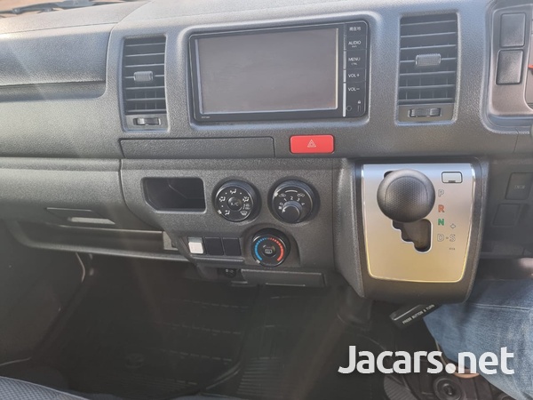 Toyota Hiace 2,0L 2015-9