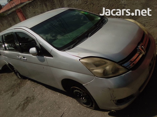 Toyota Isis 1,8L 2012-4