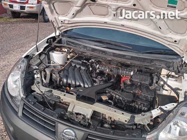 Nissan AD Wagon 1,5L 2014-8