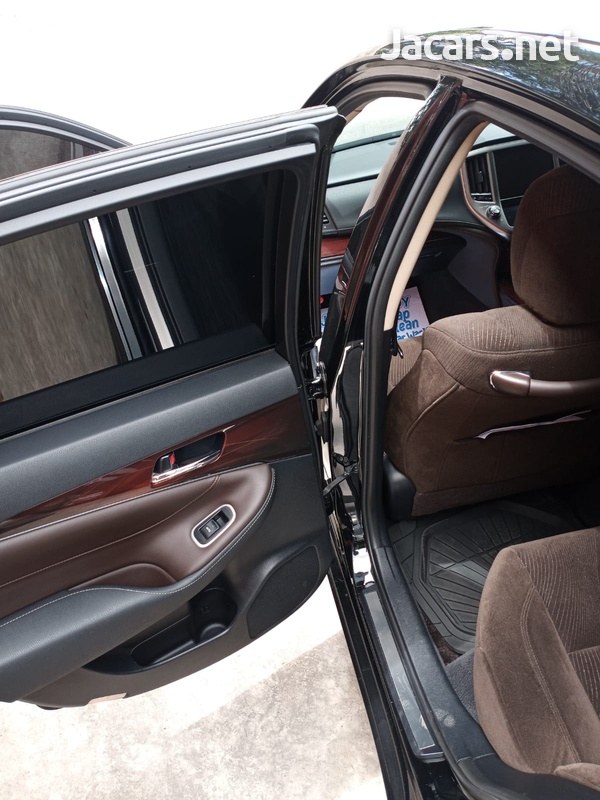 Toyota Crown 3,0L 2014-8