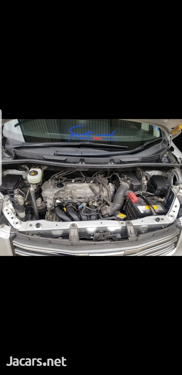 Toyota Noah 2,0L 2011-1