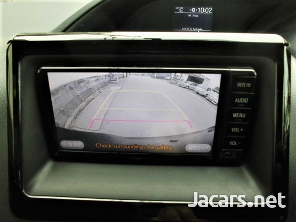 Toyota Voxy 2,0L 2016-14