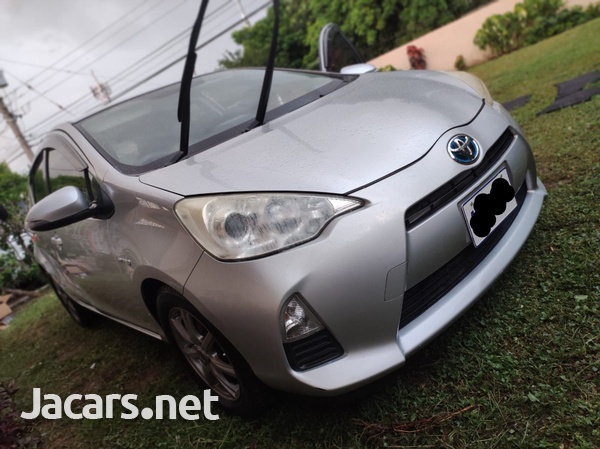 Toyota Aqua 1,5L 2012-1