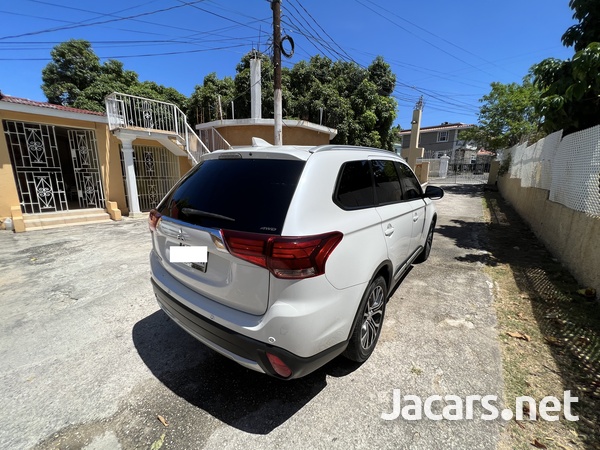 Mitsubishi Outlander or Airtrek 2,0L 2019-12