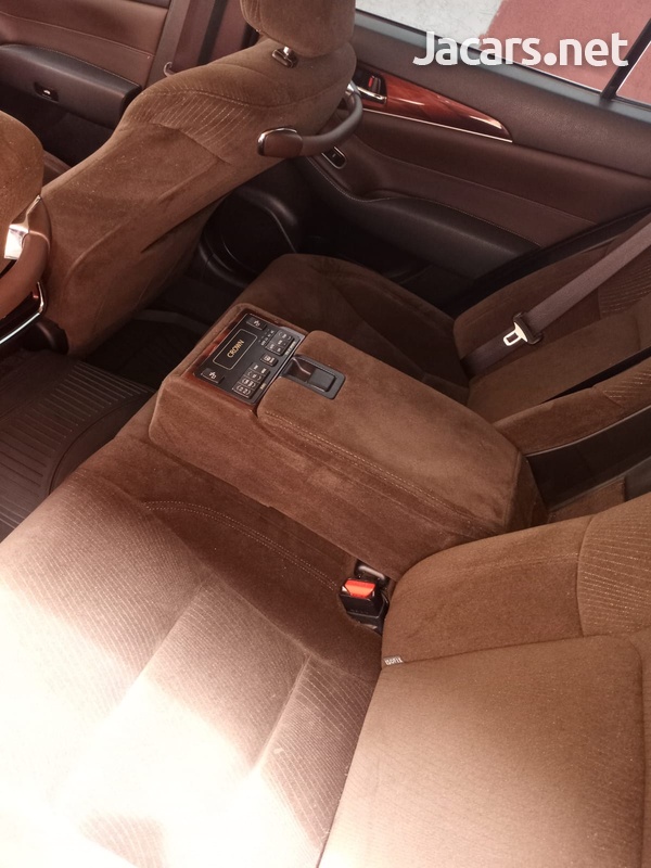 Toyota Crown 3,0L 2014-5